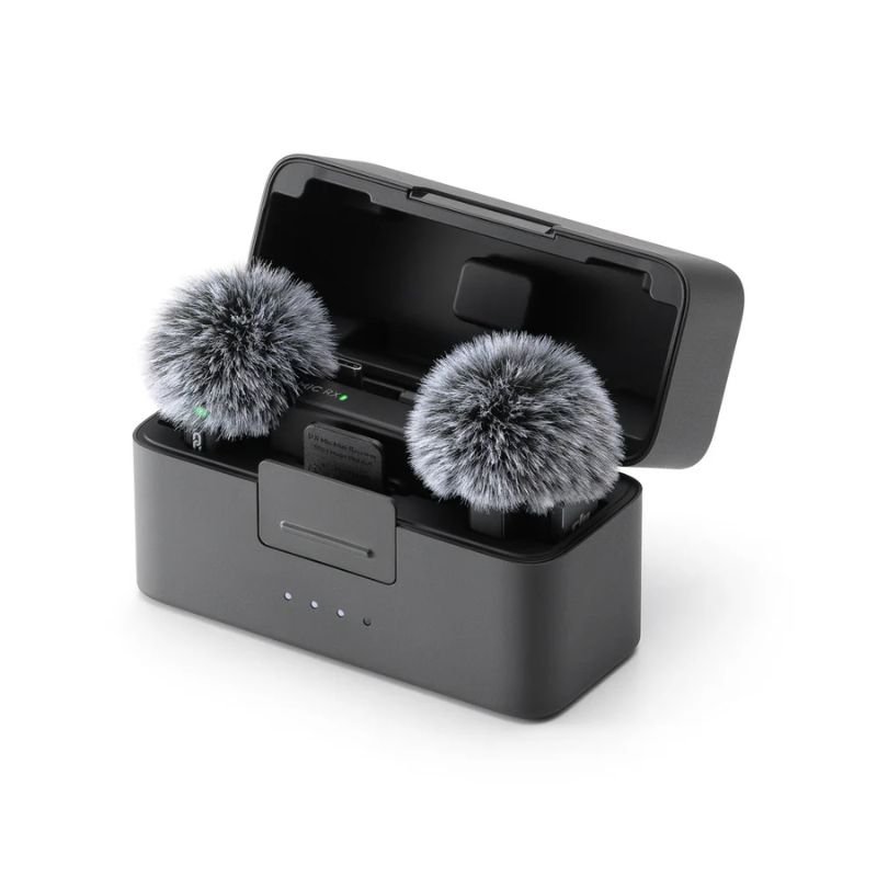 DJI Microphone Mini 2 person